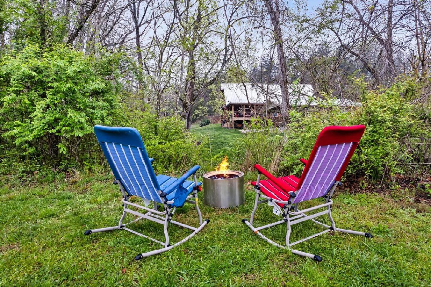 1 Mile To Pkwy, Pets, Hot Tub, Creekside, Porch